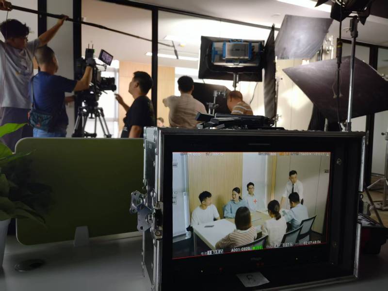 宁晋县TVC拍摄公司：科技产品视觉化大师，诠释未来感与功能美学